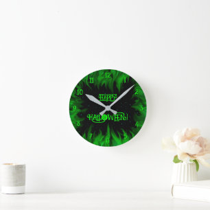 Grüne Flammen im Sternenlicht Himmel Runde Wanduhr
