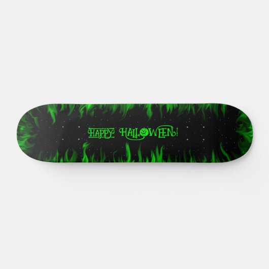 Grüne Flammen im Sternenlicht Himmel Skateboard (Horizontal)