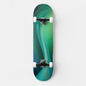 Grüne fließende Formen in dunkelblau Skateboard (Vorderseite)