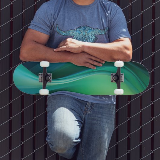 Grüne fließende Formen in dunkelblau Skateboard (Außenbereich 3)