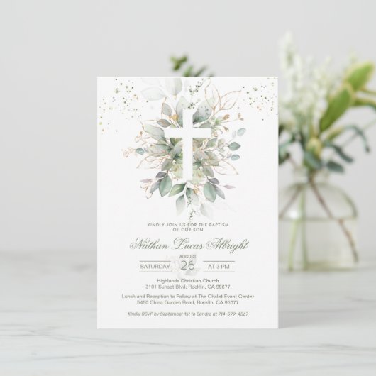 Grüne Foliage Cross Baby Taufe Einladung (Stehend Vorderseite)