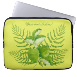 Grüne Formulare auf einem Laptop-Sieb Laptopschutzhülle