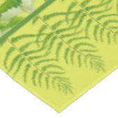 Grüne Formulare auf einem Tableclout Tischdecke (Schrägansicht)