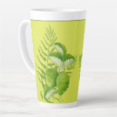 Grüne Formulare auf einer großen Latte-Tasse Milchtasse (Linke Ecke)