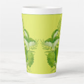 Grüne Formulare auf einer großen Latte-Tasse Milchtasse (Vorderseite)