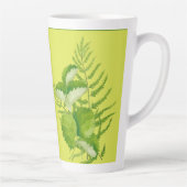 Grüne Formulare auf einer großen Latte-Tasse Milchtasse (Rechts)