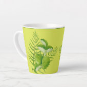 Grüne Formulare auf einer kleinen Latte-Tasse Milchtasse (Linke Ecke)