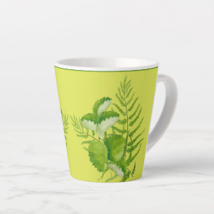 Grüne Formulare auf einer kleinen Latte-Tasse Milchtasse