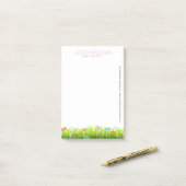 Grüne Frühlingsgras und farbenfrohe Blume Post-it Klebezettel (Auf Schreibtisch)