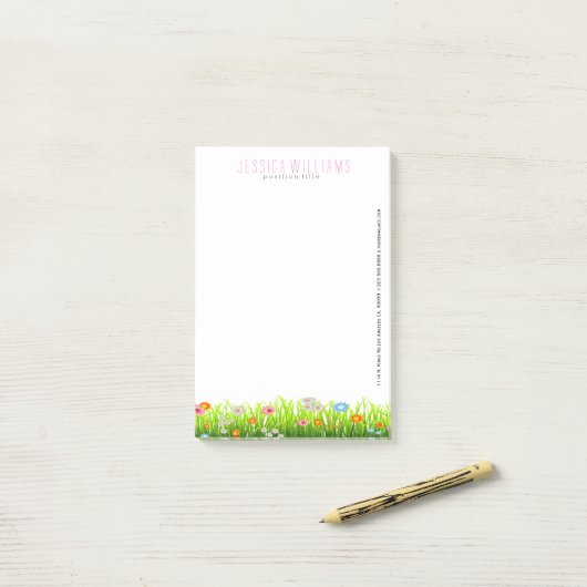 Grüne Frühlingsgras und farbenfrohe Blume Post-it Klebezettel (Auf Schreibtisch)