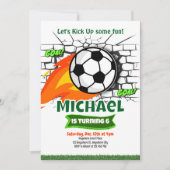 Grüne Fußball-Geburtstagsparty Einladung (Vorderseite)
