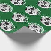 Grüne Fußballbälle Kinder Name Weihnachten Geschenkpapier (Ecke)