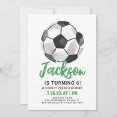 Grüne Fußballjunge zum Geburtstag Einladung (Vorderseite)