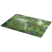 Grüne GartenTomaten auf der Weinnatur Schneidebrett (Ecke)