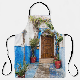 GRÜNE GEÖFFNETE PFLANZE NAHE WALL SCHÜRZE