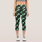 Grüne geometrische Quadrate Capri Leggings (Vorderseite)
