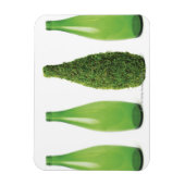 Grüne Glasflaschen mit recycelnd und Magnet (Vertikal)