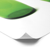 Grüne Glasflaschen mit recycelnd und Poster (Ecke)