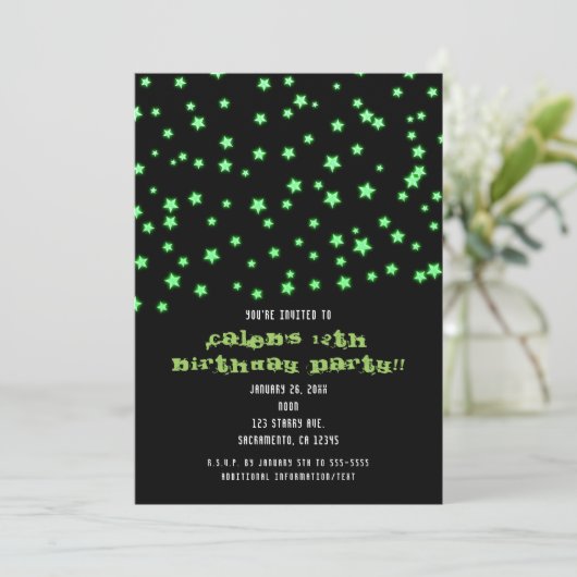 Grüne Glühsterne Geburtstagsparty Einladungen (Stehend Vorderseite)