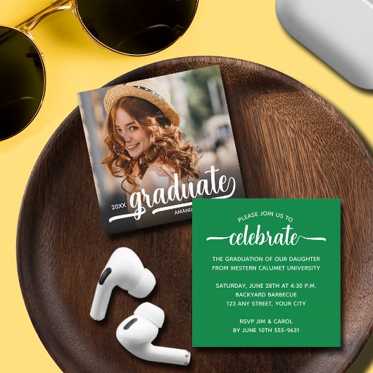 Grüne Graduierungspartei des modernen Fotos Begleitkarte