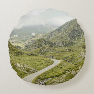 GRÜNE GRASS FELD UND BERG RUNDES KISSEN