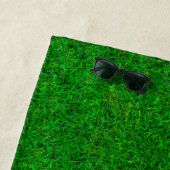Grüne Grastextur von einem Fußballfeld Strandtuch (Beispiel)