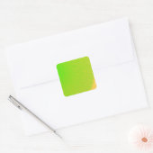 Grüne, hellgrüne Farbe leuchtet auf Quadratischer Aufkleber (Umschlag)