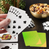Grüne, hellgrüne Farbe leuchtet auf Spielkarten (In Situ)
