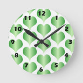 Grüne Herzen Design Runde Wanduhr (Vorderseite)