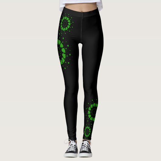 Grüne Herzen kreisen Design auf schwarz Leggings (Vorderseite)
