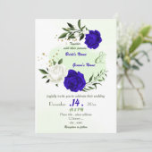 Grüne Hochzeit mit königsblauen Blume Einladung (Stehend Vorderseite)