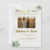 Grüne Hochzeitseinladung mit festem Goldtitel Save The Date (Vorderseite)