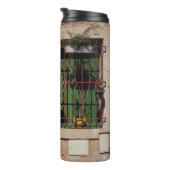 GRÜNE HOLZTÜR MIT GRÜNER PFLANZE THERMOSBECHER (Nach rechts gedreht)