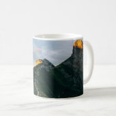GRÜNE HÜGEL KAFFEETASSE (VorderseiteRechts)
