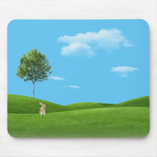 Grüne Hügel mit Kaninchen Mousepad (Vorne)
