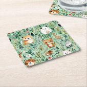 Grüne Hütte im Zentrum der Blumenlandschaft Rechteckiger Pappuntersetzer (angewinkelt)