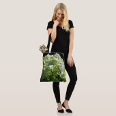 Grüne Hydrangeas-Blume Tasche (Am Model)