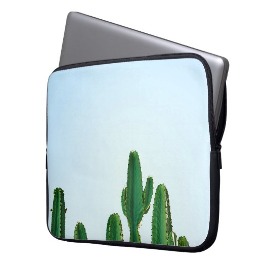Grüne Kakteen-Pflanze im weißen Hintergrund Laptopschutzhülle (Vorderseite Links)