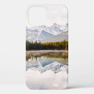 GRÜNE KIEFERN AN EINEM GEWÄSSER WÄHREND DES TAGES Case-Mate iPhone HÜLLE