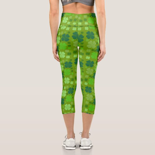 Grüne Klee, Glücksklamotten, St. Patrick's Day Capri Leggings (Rückseite)