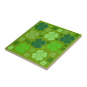 Grüne Klee, Glücksklamotten, St. Patrick's Day Fliese (Seite)