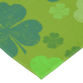 Grüne Klee, Glücksklamotten, St. Patrick's Day Tischdecke (Schrägansicht)