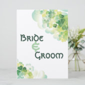 Grüne Klee- und Schmetterlingecke Sitzkarte Einladung (Stehend Vorderseite)