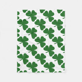 Grüne Kleeblätter am Pattern St. Patrick's Day Fleecedecke