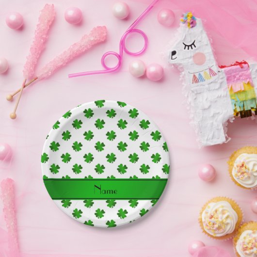 Grüne Kleeblätter mit personalisiertem Namen Pappteller (Party)