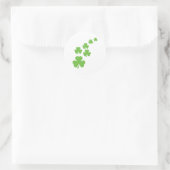 grüne Kleeblätter regnen Runder Aufkleber (Tasche)