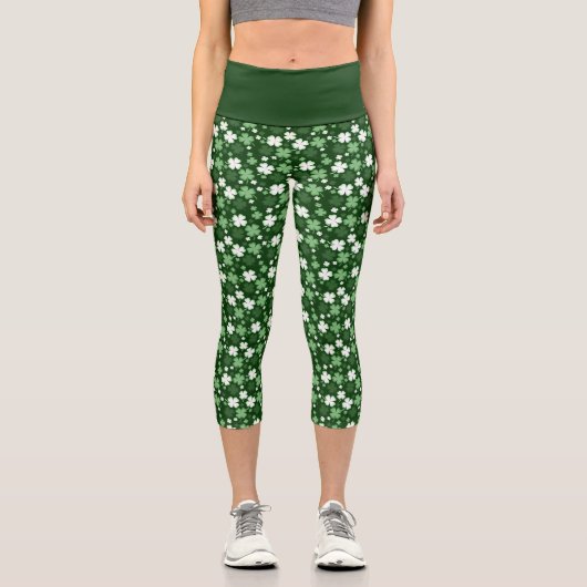 Grüne Kleeblätter, St. Patrick's Day Capri Leggings (Vorderseite)