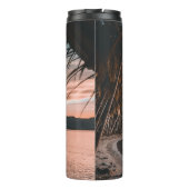 GRÜNE KOKOUTBÄUME AM STRAND THERMOSBECHER (Rückseite)