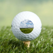 Grüne Kornfelder und blaue Himmel Golfball (Insitu T-Shirt)