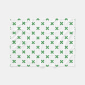 Grüne Kreuzstiche auf Weiß Fleecedecke (Vorderseite (Horizontal))